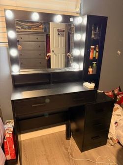 Black Vanity With Lights