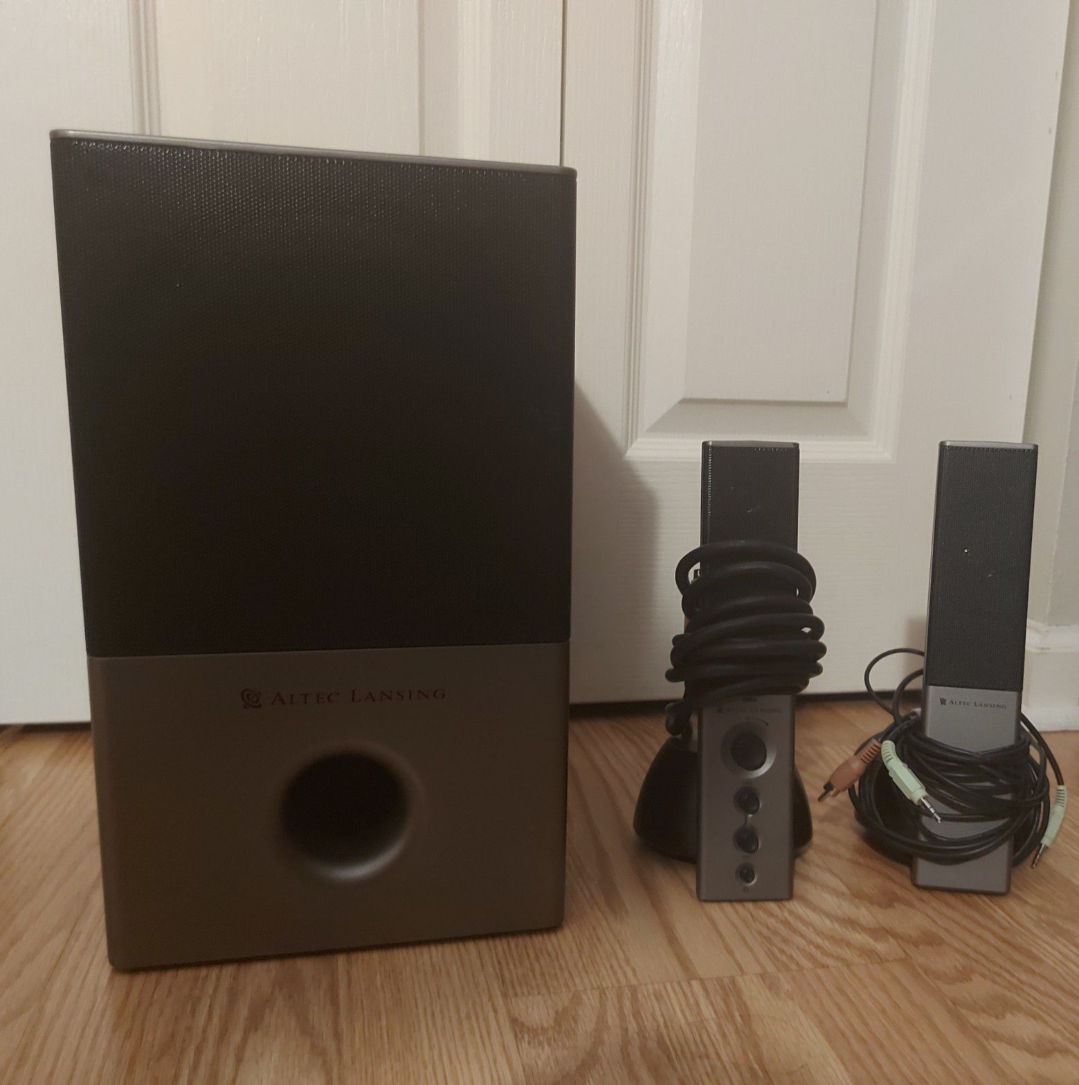 Altec Lansing VS4121 Computer Speakers With Subwoofer