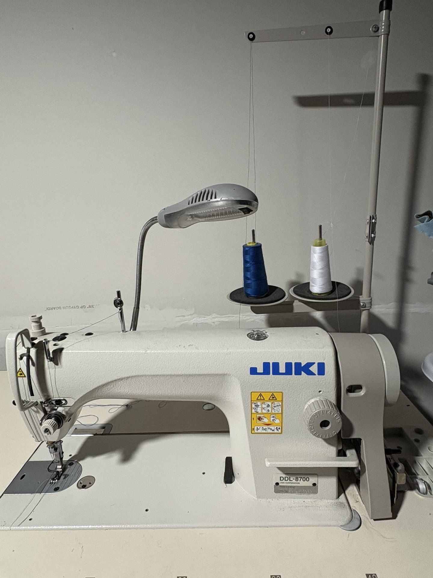 JUKI DDL-8700 Single Needle Drop Feed Automatic Industrial Sewing Machine With Table and Servo Motor