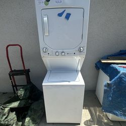 BRAND NEW NEVER USED GE WASHER DRYER STACKED