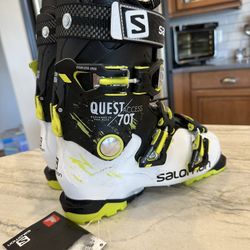 BRAND NEW Salomon ski boots
