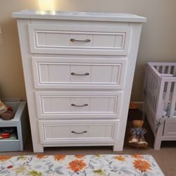 ROOMS TO GO WHITE DRESSER 