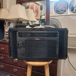 MIDEA    Air   Conditioner   Window   Unit                                                         5000  BTU