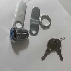 Rubbermaid Lock And Key Lot Of 25  Locks All New Ready !