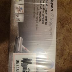 Dyson V7