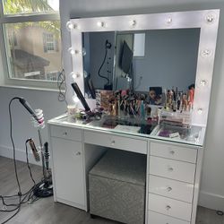 Vanity Makeup Table