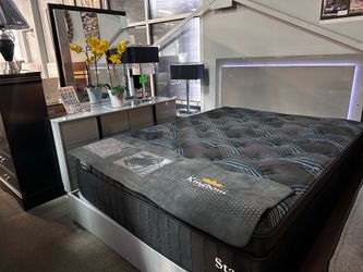 Stunning modern bedroom set! $1399 🏠🚨