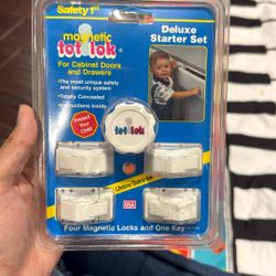 Safety 1st Magnetic Tot Lok Deluxe Starter Set - Like New!