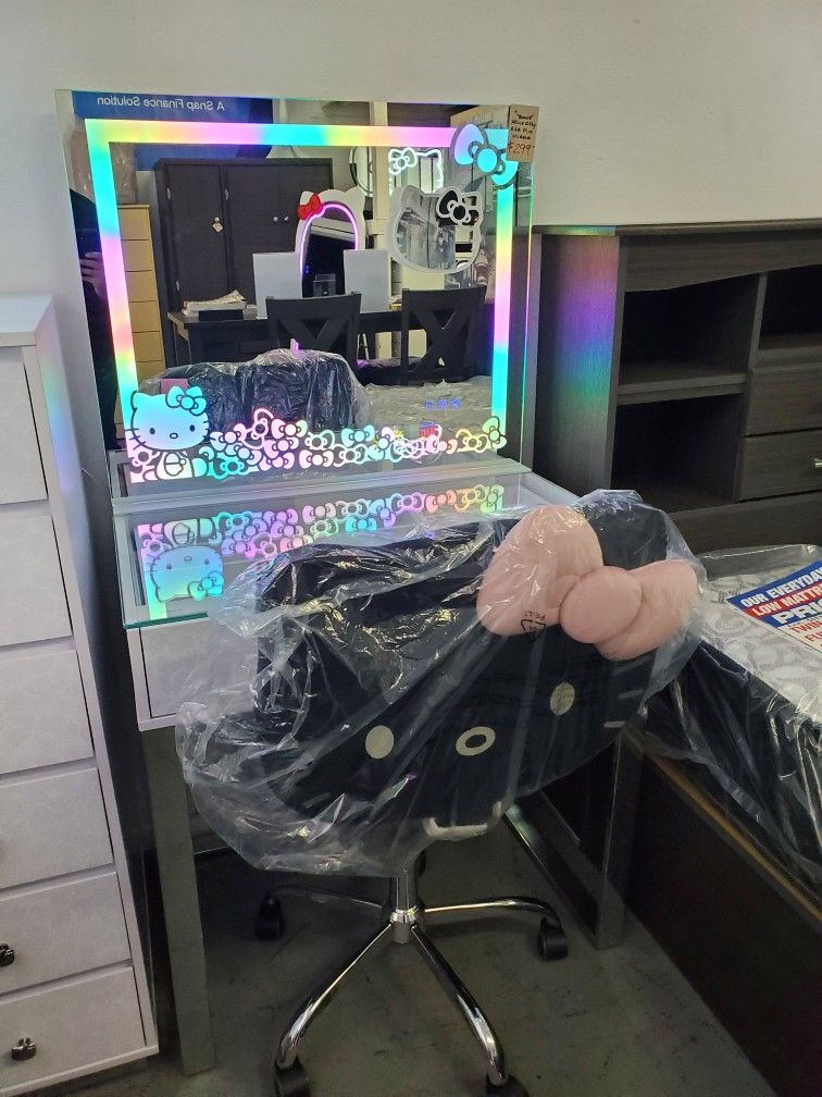 New Hello Kitty Vanity With Mirror Special