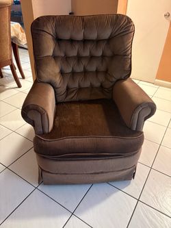 Se vende sofa sillón giratorio  $65