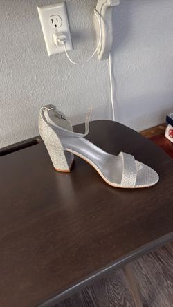 Heels  new. Never worn