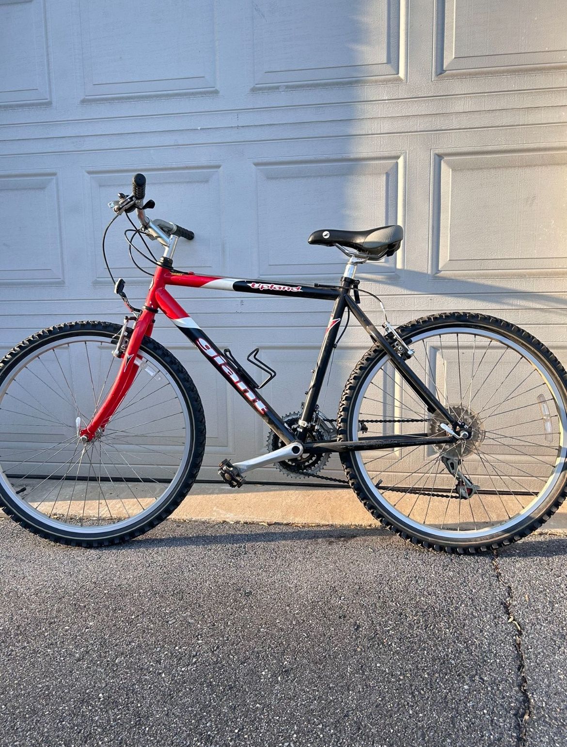 Giant Upland Mountain Bike 26”, Red Black, 19.5 Frame