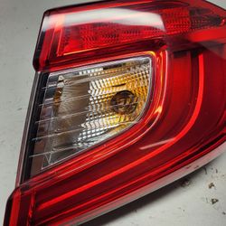 2019 Honda Accord passenger side OEM tail light