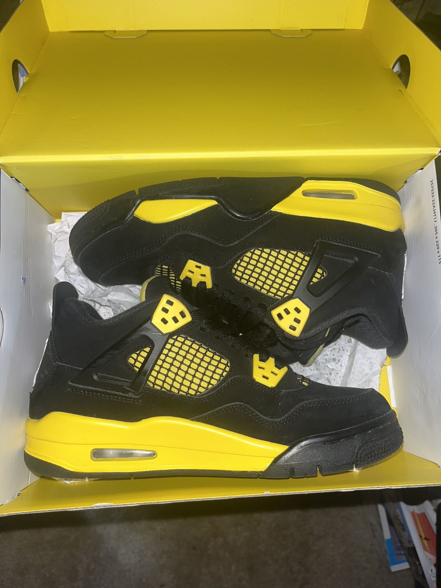 Air Jordan Retro 4 Thunder