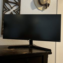 LG 29” UltraWide Monitor – 29WP60G-B (2024)
