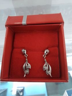 White gold earrings