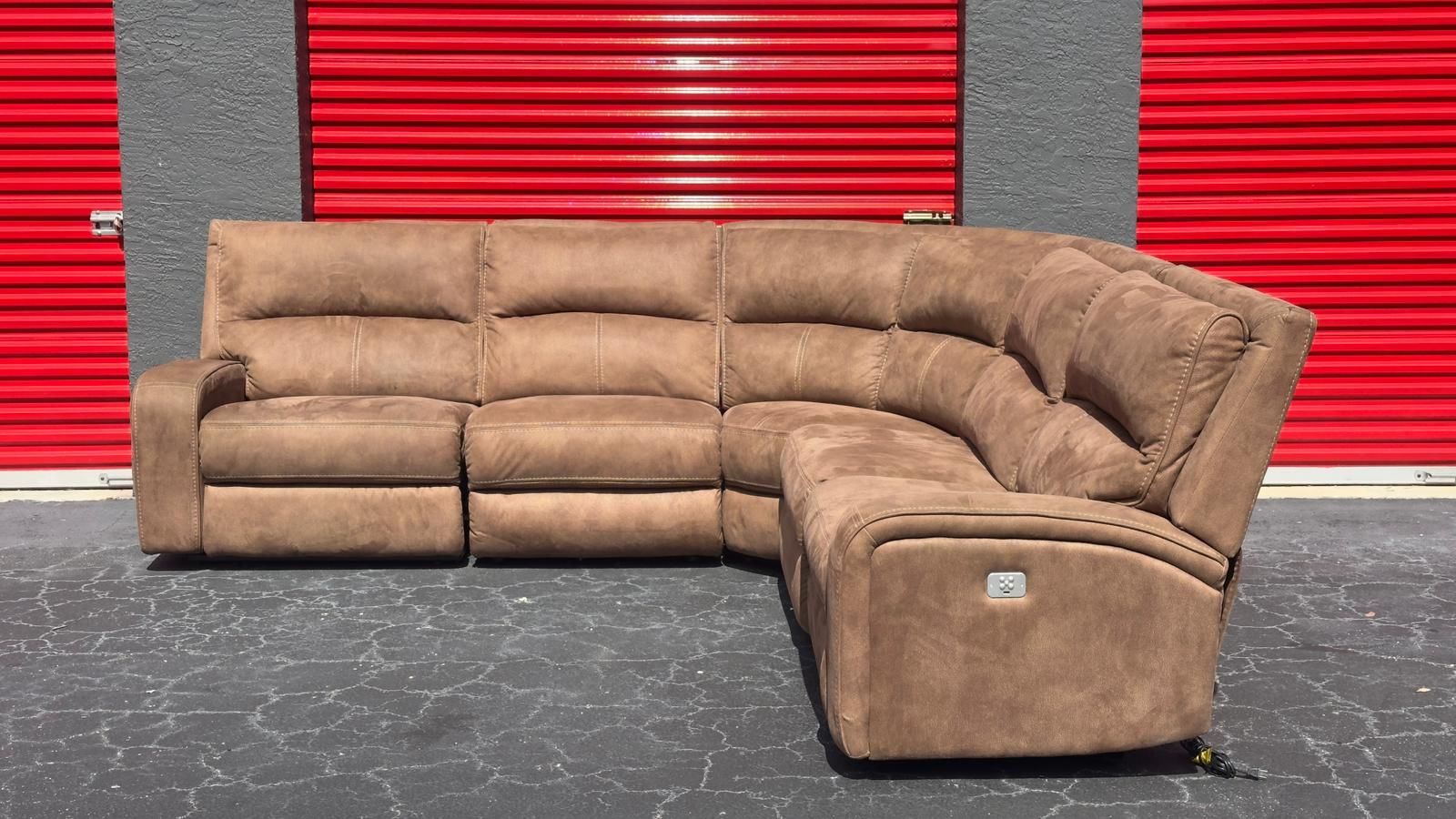 MODULAR SECTIONAL SOFA W 3 POWER RECLINERS & ADJUSTABLE HEADREST - delivery is negotiable