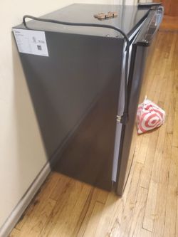 Small fridge  wirks good just got a big one finally make me an offer