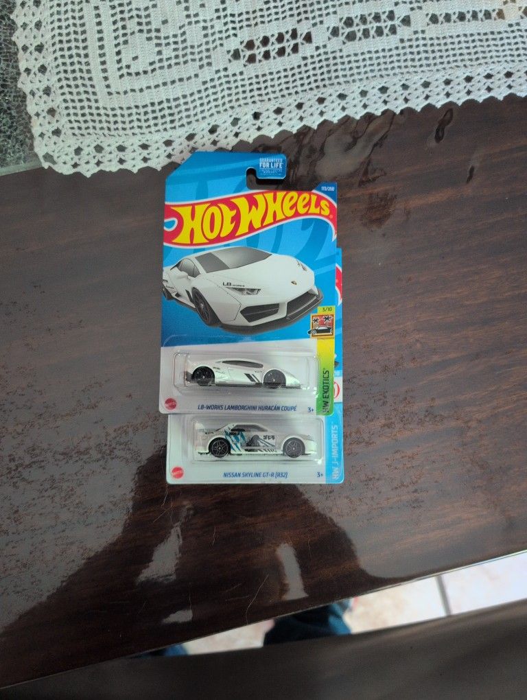 Hot Wheels Lambo / Nissan Skyline