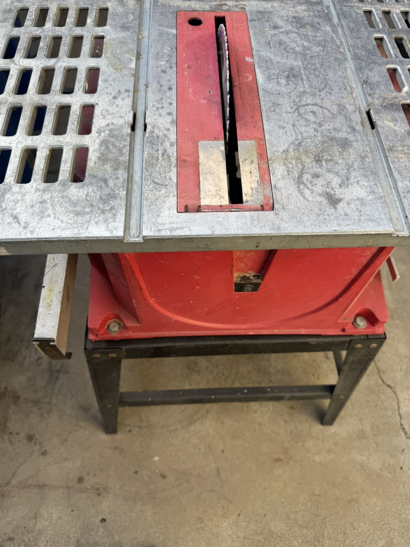 Skillsaw Table Saw
