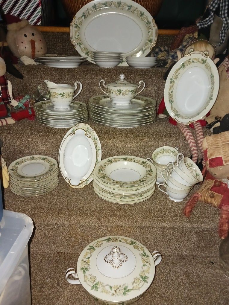 Beautiful Large NORITAKE CHINA set
