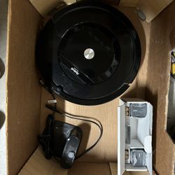 Roomba W/ Charging Station And Extra Parts 
