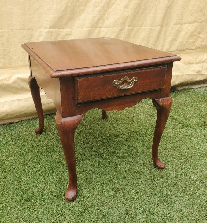 Vintage Thomasville cherry wood side table