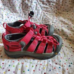 Keen  Washable Outdoor Sandal Size 13 Kids.