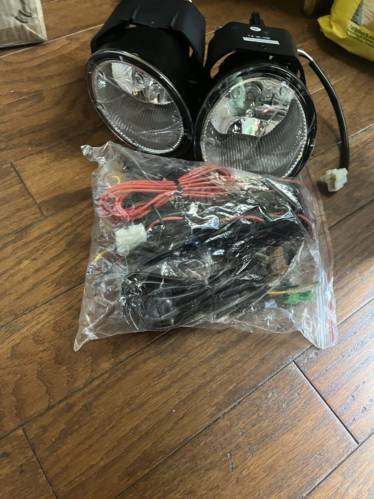 Brand New Maxima 01-04 / Nissan Frontier 01-04 Fog Lights 