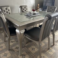 Kitchen Table (6 Chairs)