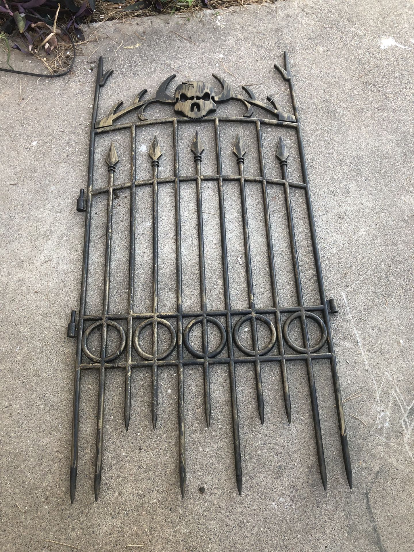 24pcs of Halloween plastic yard decoration graveyard fence