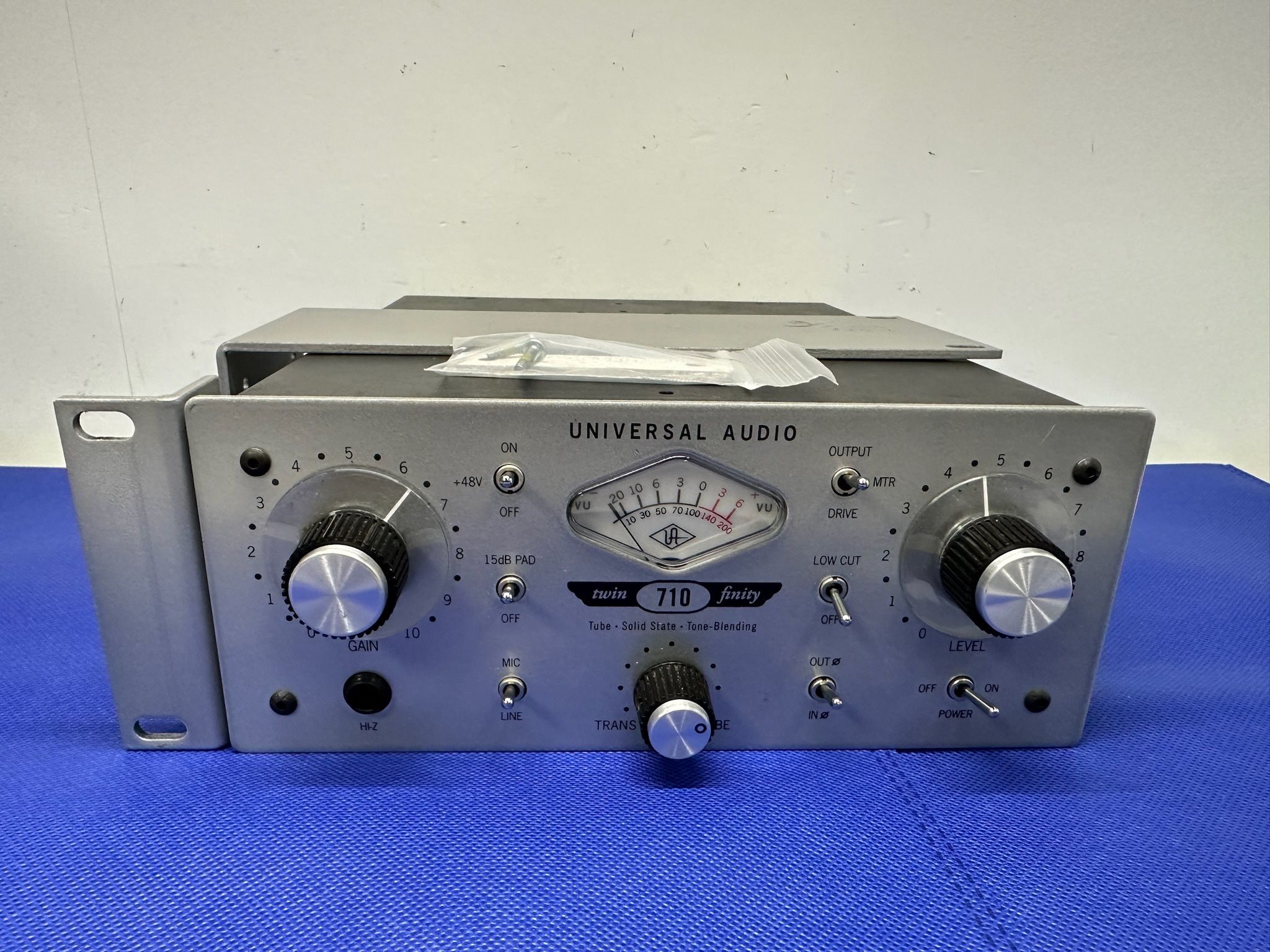 Universal Audio 710 Twin-Finity Microphone Preamp