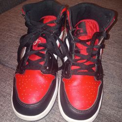 Air Jordan 1 Mid Youth Size 4Y Children Bred Toe 554725-079 Black White Red Kids