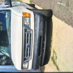 2004 Ford E-250 