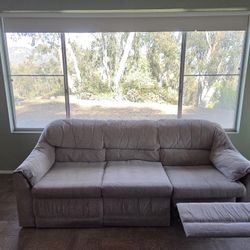 Comphy recliner couch
