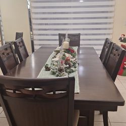 Dining room set/Juego de comedor