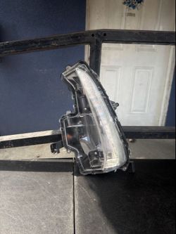 Toyota prius prime 2017-2020 left driver side foglamp oem