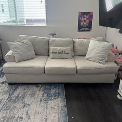 HIGH END COUCH/GREAT CONDITION/COMFY