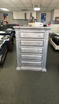 Five Dee chest