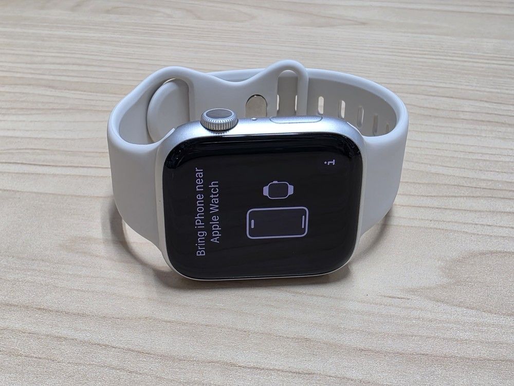 Apple Watch Series 9 In Exellent Condition. 45MM. Store Pick Up Only. Firm Price.