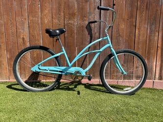 😎 🏝️ 🌴 🚲 🌊 Electra Cruiser 1 Model. Women’s 26 inch Beach Cruiser. Light Blue  color with white accents..