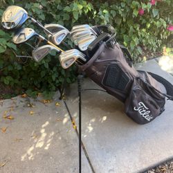 Men’s Golf Club Set With A Titleist Golf Bag - Titleist, TaylorMade,
