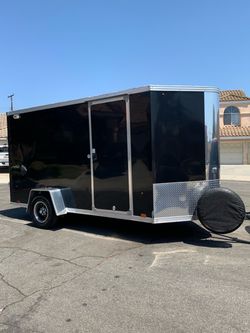 Enclosed cargo trailer