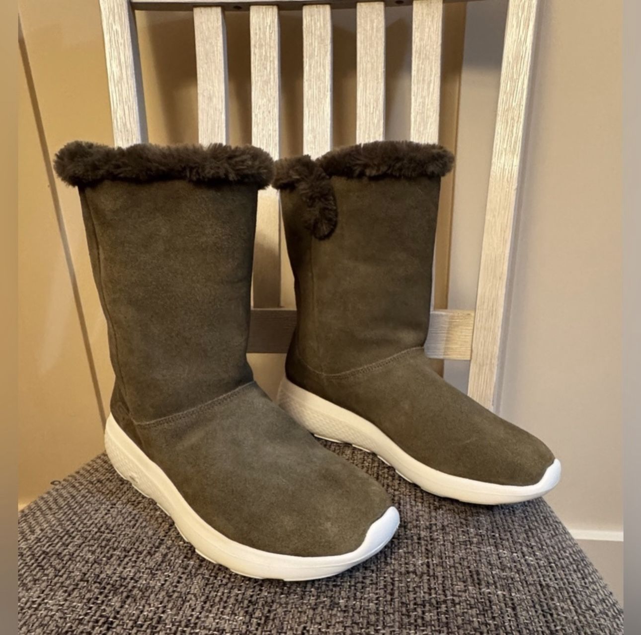 Skechers Women's boots Size 9