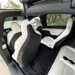 I Have A Set Of 2022-2026 Tesla Model X Captain Chairs Original Floor Carpets For Sale!