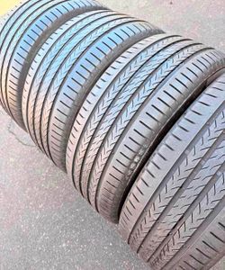 285 40 20 Goodyear tires Con 80% de Vida Las 4