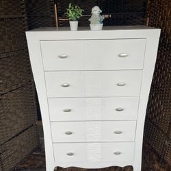 Dresser 5 drawers repinted rustic 