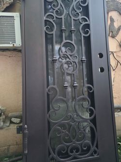 Puerta Frontal