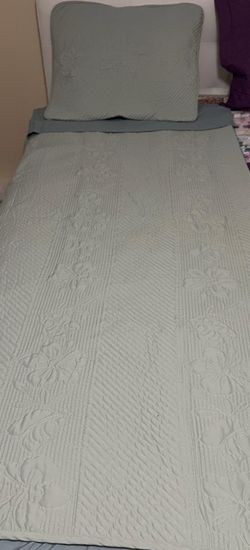 Green Bed Blanket