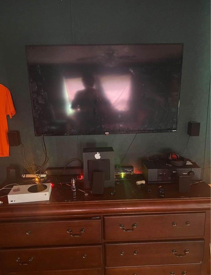 4k 50 inch ROKU tv